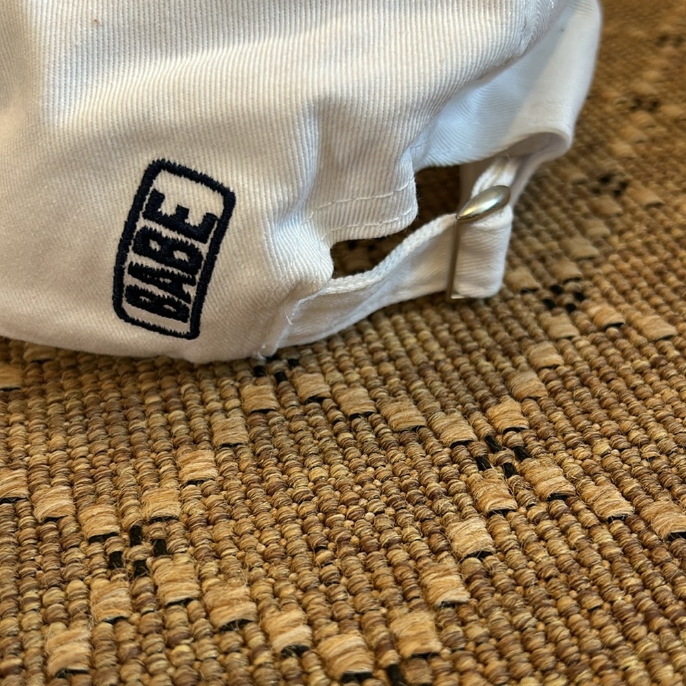 White baseball cap - Picture 2 of 3